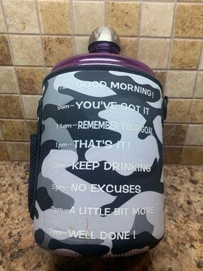 Half-Gallon Water Bottle with Camouflage-Patterned Insulated Sleeve. 2.2 liters.